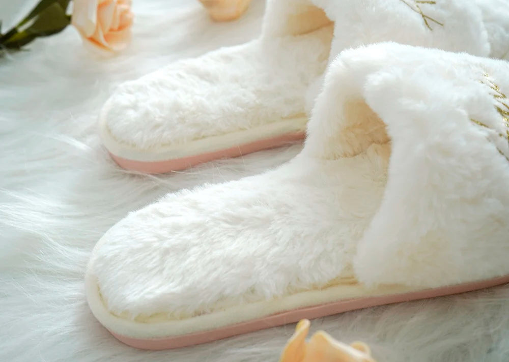 Customized Fluffy Slippers Wedding Bachelorette Party Gift Bridesmaid Open Toe Slippers Indoor Party Shoes Spa Plush Slippers