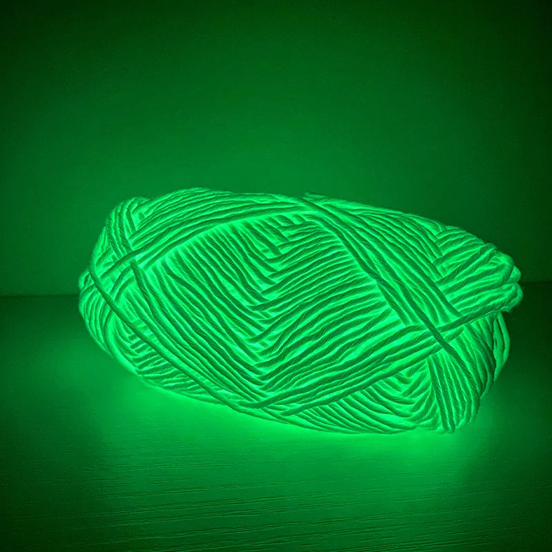 2023 Novel Functional Yarn Glow In The Dark Polyester Luminous Chunky Yarn 2mm for Hand Knitting Carpet Sweater Hat Wool Yarn
