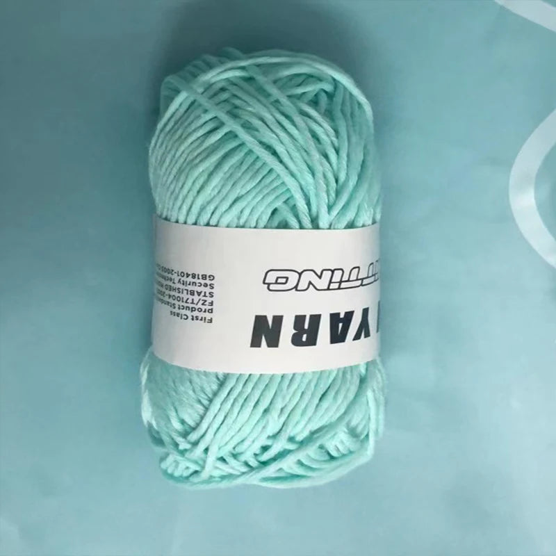 2023 Novel Functional Yarn Glow In The Dark Polyester Luminous Chunky Yarn 2mm for Hand Knitting Carpet Sweater Hat Wool Yarn